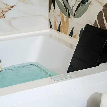 La Bella Bed & Breakfast 4*